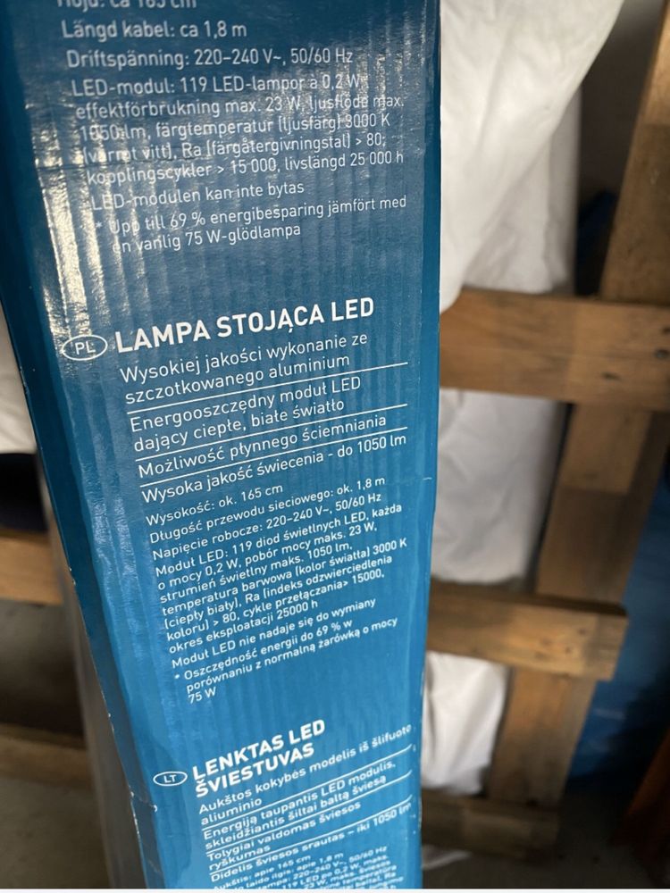 Wygięta zakrzywiona srebrna łukowa lampa stojąca LED