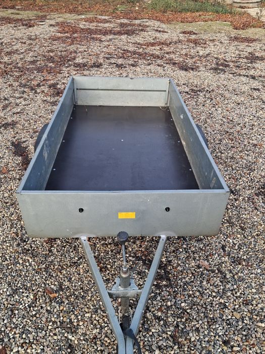 Sprzedam przyczepkę samochodowa marki wariant  500dmc