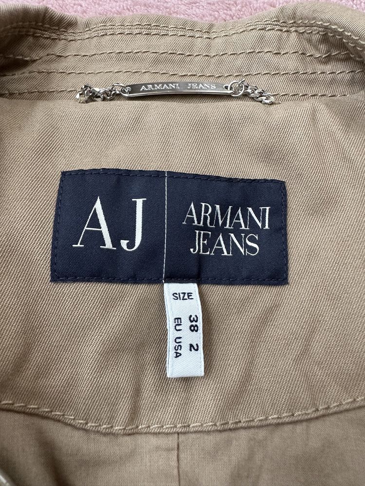 Prochowiec, lekki krótki płaszcz Armani Jeans rozmiar 38 (S/M).