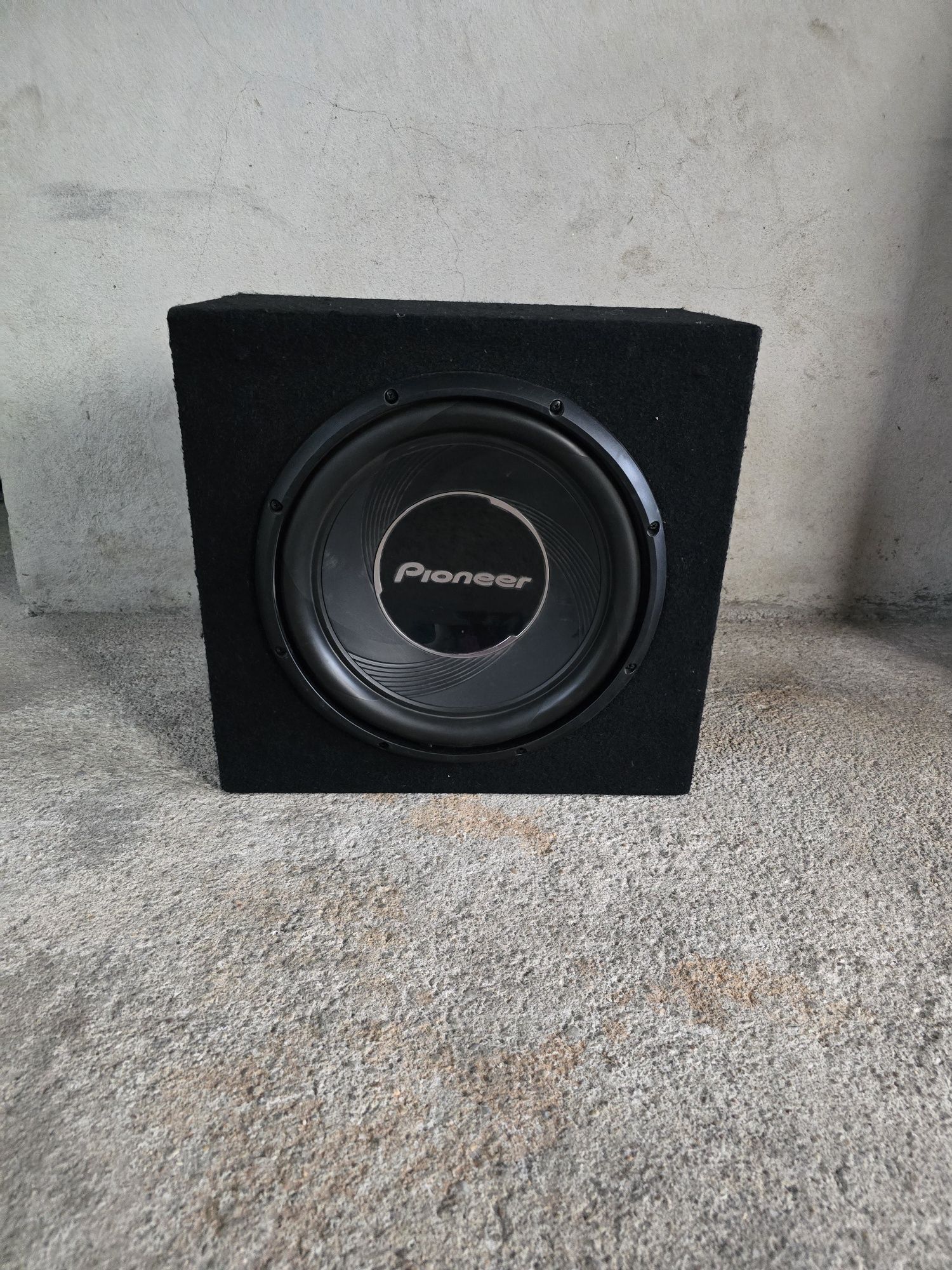 Subwoofer PIONEER com 1400 watts para som carro