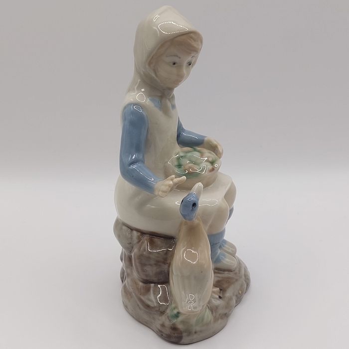 Figurka porcelanowa dziewczynka, gęsiarka Lladrò