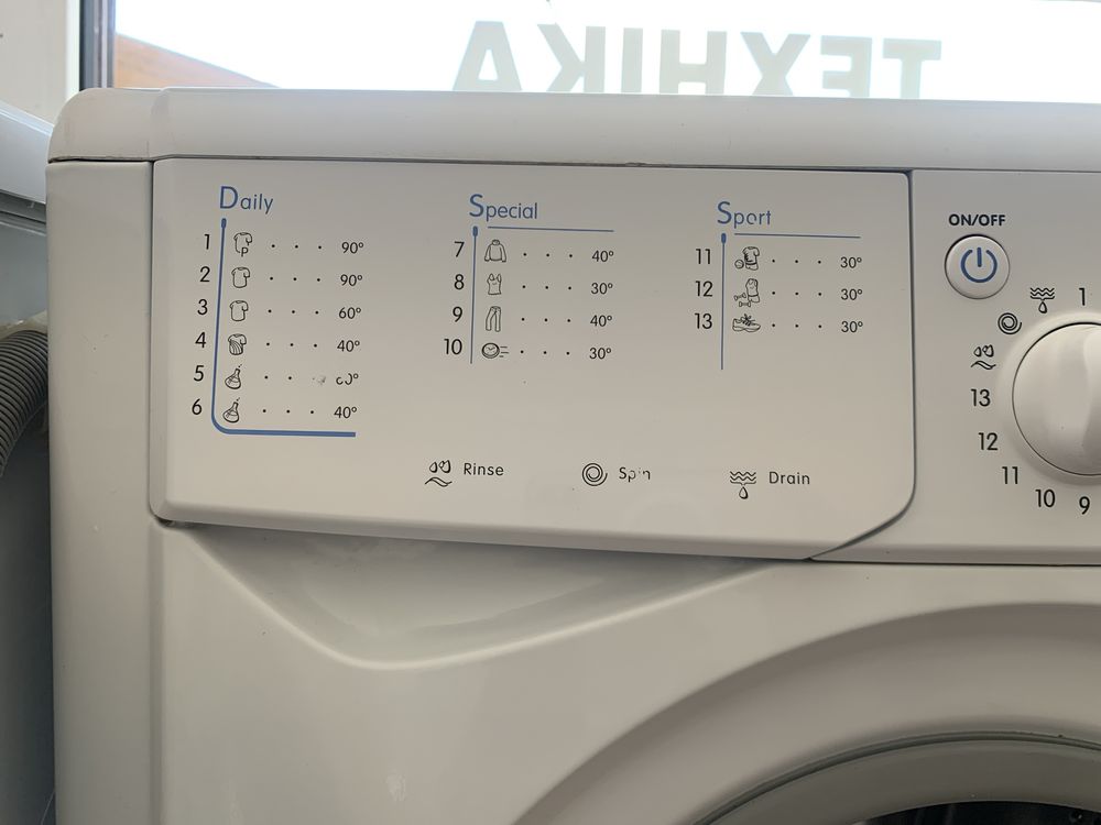 Продам стиральную машину Indesit IWUD4105, 4 кг. Узкая, Гарантия.