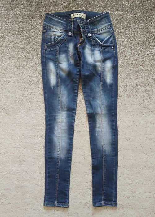 Женские джинсы голубого цвета с эффектом потертости, размер S