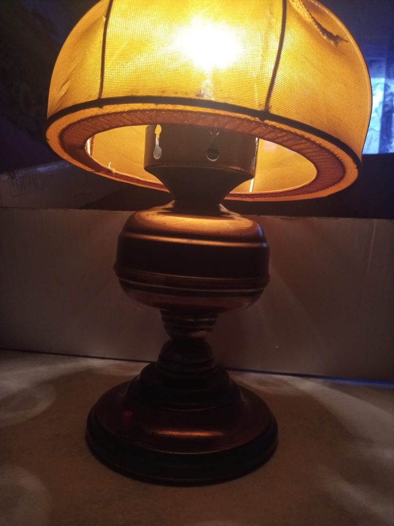 Lampka nocna z czasów  PRLu.