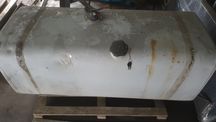 Zbiornik paliwowy z łapami aluminium