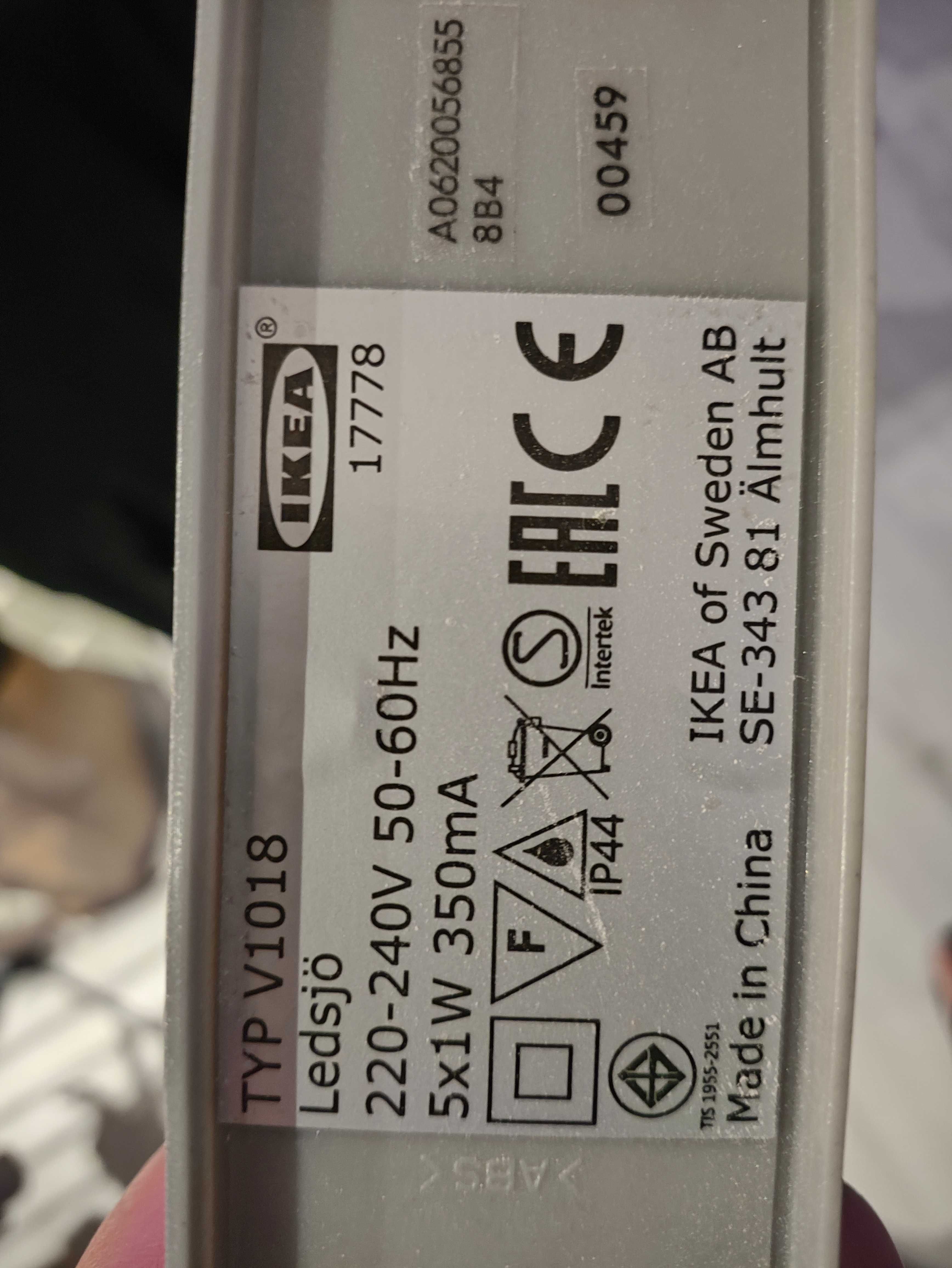 Lampy Ikea Ledsjö, oświetlenie toaletki