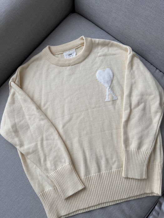 Светри в двох кольорах