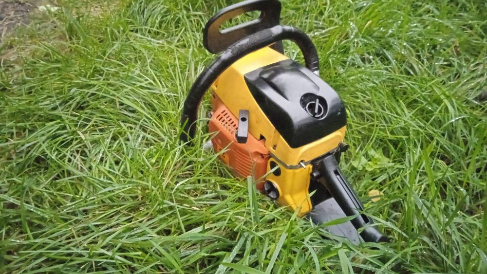 Продам бензопилу Срочно!!