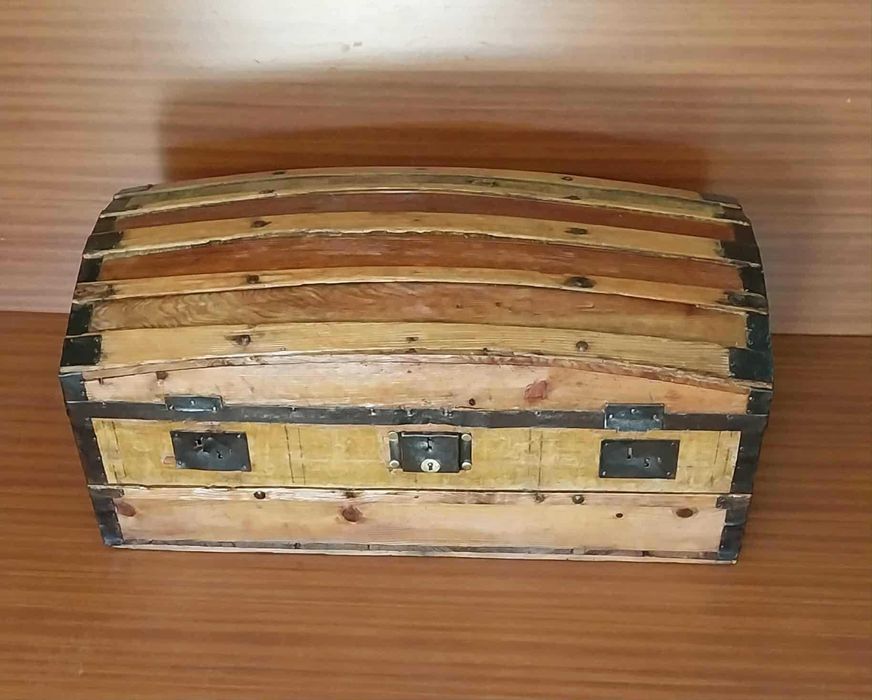 ANTIGA Arca / Baú (Recuado). Caprichosamente "Restaurado"