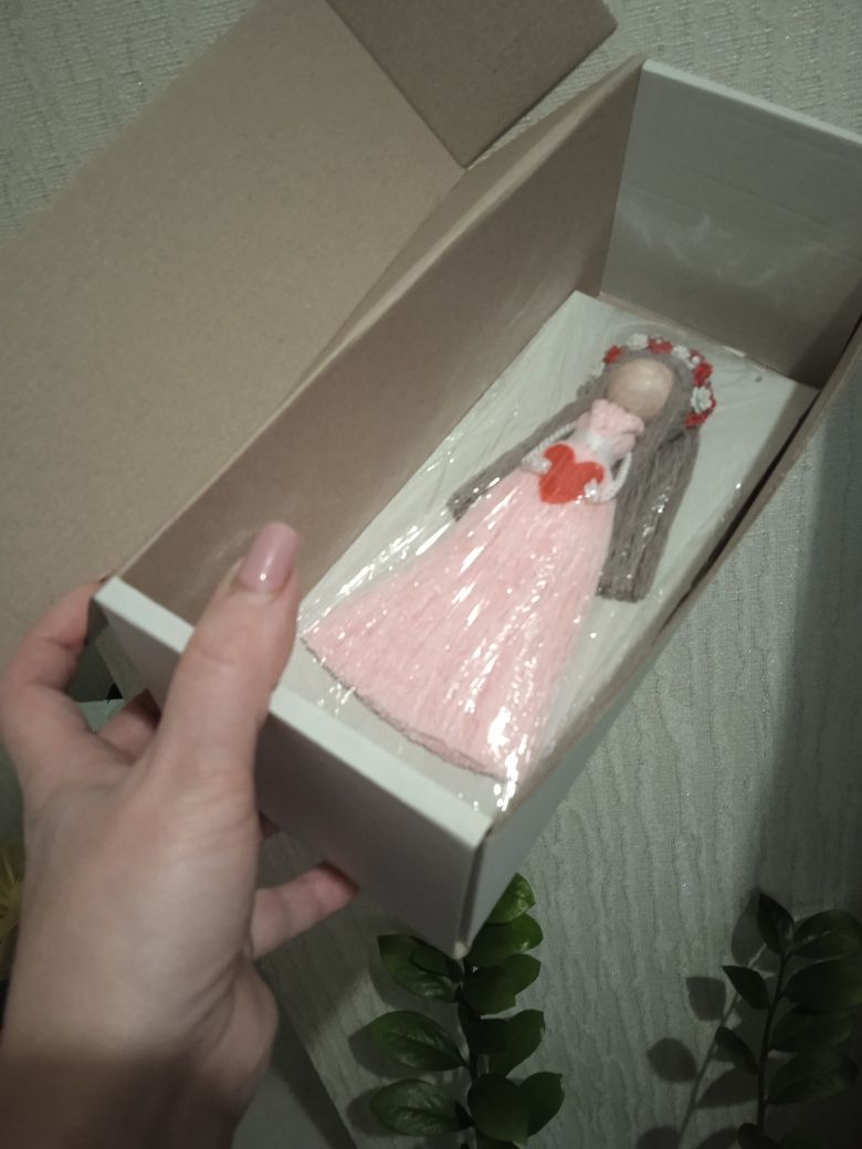 Кукла с сердцем в веночке оберег подарок макраме ручная работа