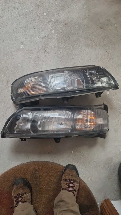 Parachoques frontal Volvo S60 e Faróis