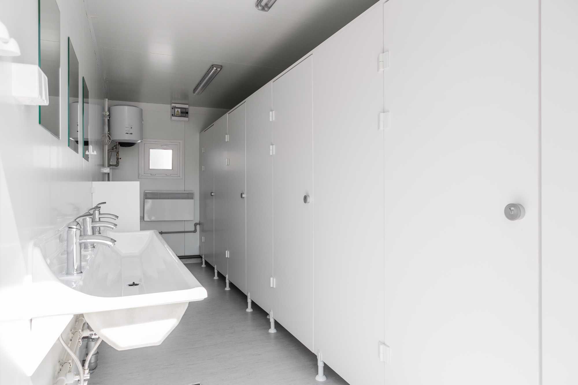 Kontener sanitarny MW 20 – toalety, pisuary, umywalka