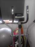 Bicicleta elíptica com  monitor LCD