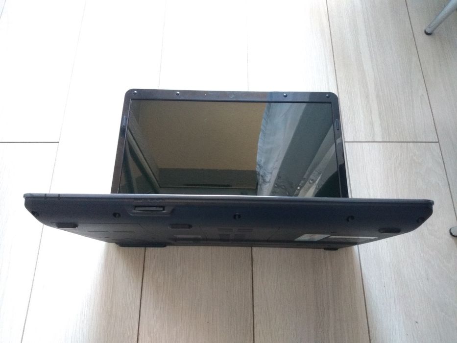 Retro laptop z zasilaczem
