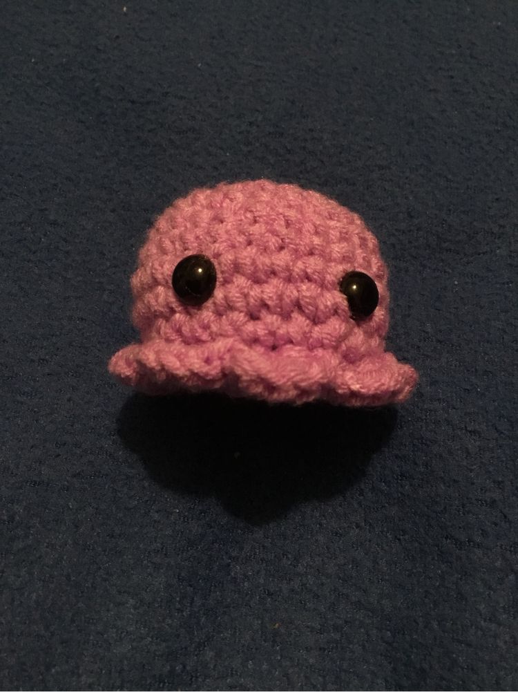 Peluche amigurumi mini polvo roxo