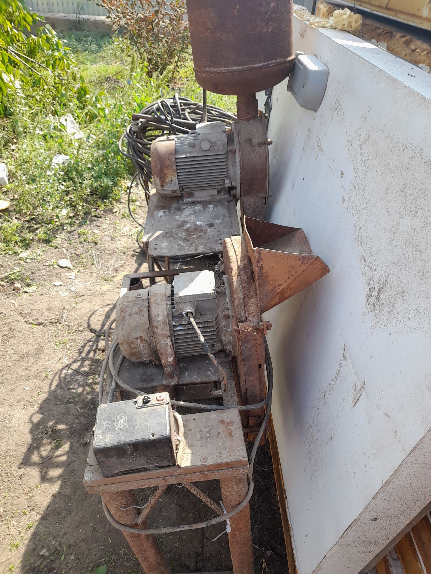 Продам дертемолку, овощерезку, газонокосилку электрические.