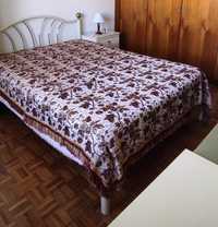 Cama de casal (colchão incluído)