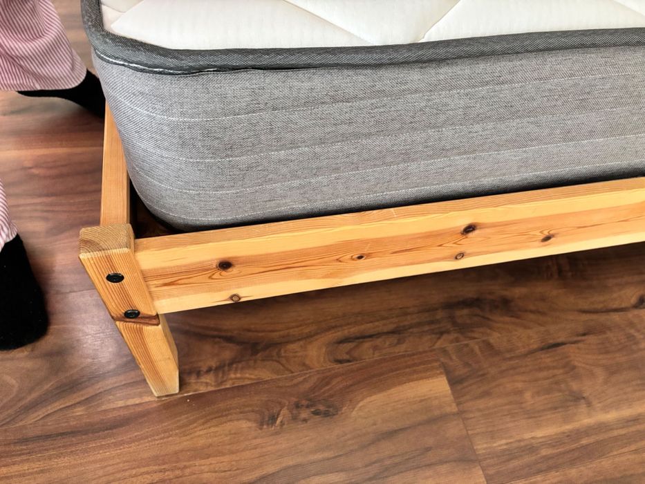 Cama TARVA
Estrutura de cama pinho, 140x200 IKEA, estrado e colchão