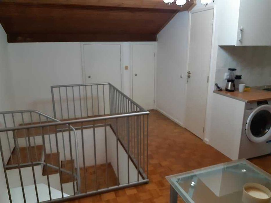 Apartamento T0/T1 Mobilado c/ Amplo Quintal | Em Moradia Comum