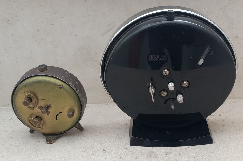 2 Despertadores a corda