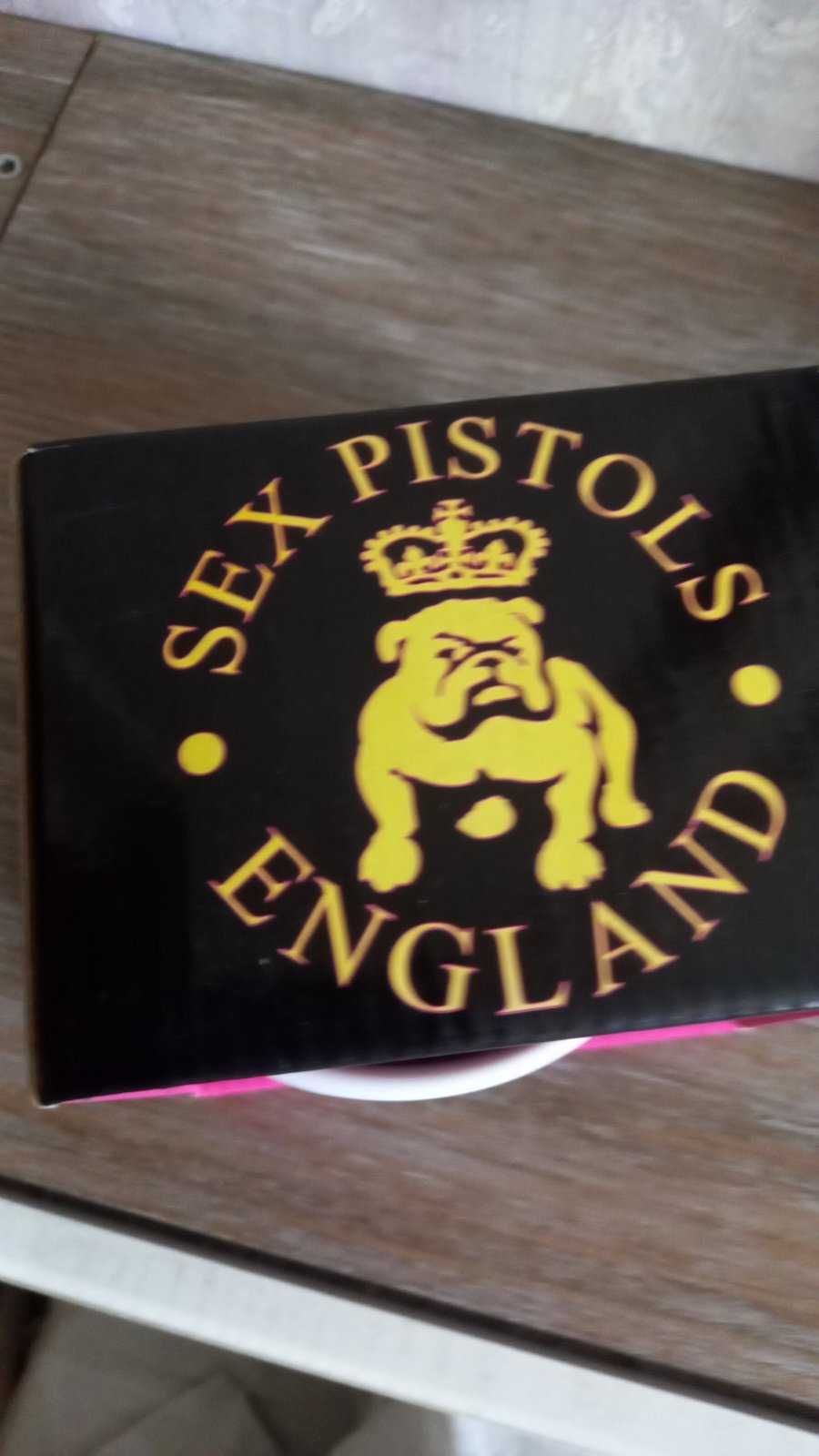 Кружка Sex Pistols  Бульдог изготовлено  в Англии 350 мл