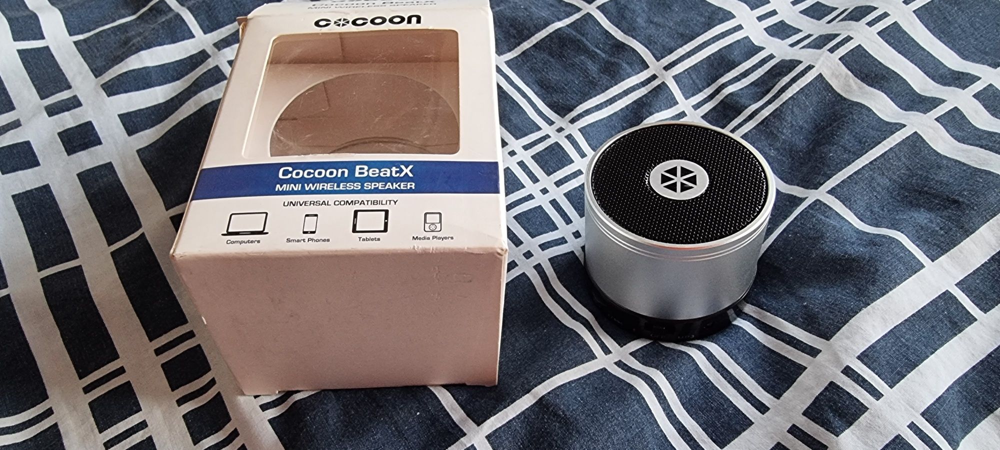 Glosnik bezprzewodowy bluetooth z wbudowanym radiem i akumulatorem.