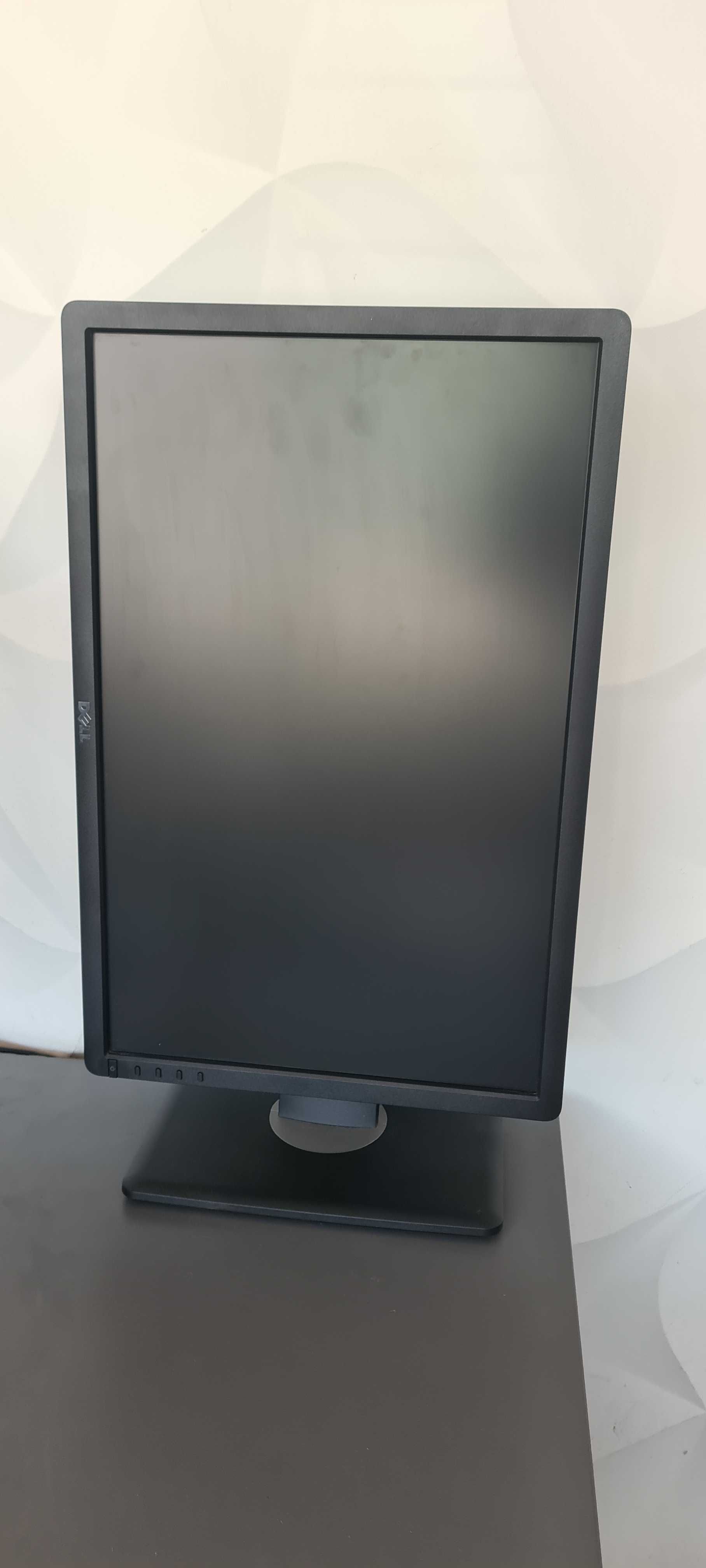 DELL Monitor 22"  1680 x 1050   -  piwot