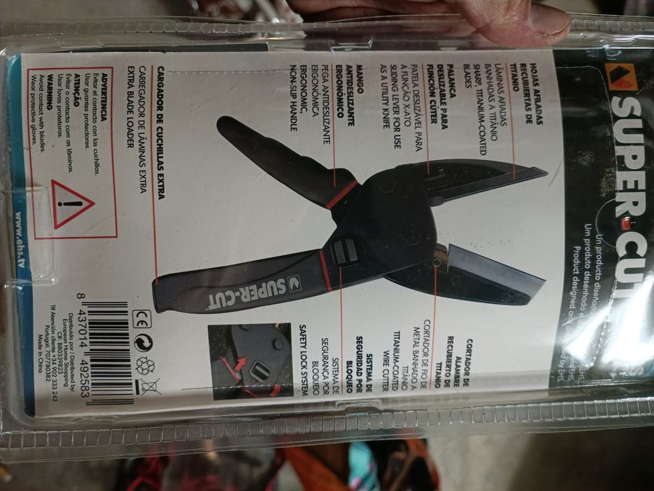 Tesoura multifuncional