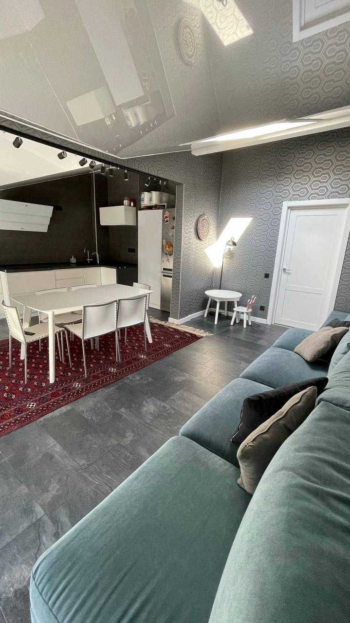 Продаж 3-кімнатної квартири в центрі (вул. Бельведерська)