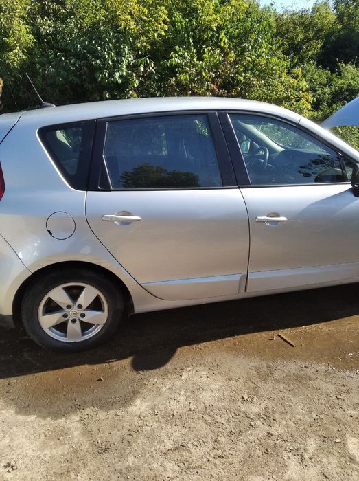 Рено сценік 2011 рік