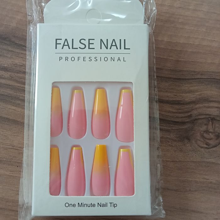 Sztuczne paznokcie ( różne wzory)