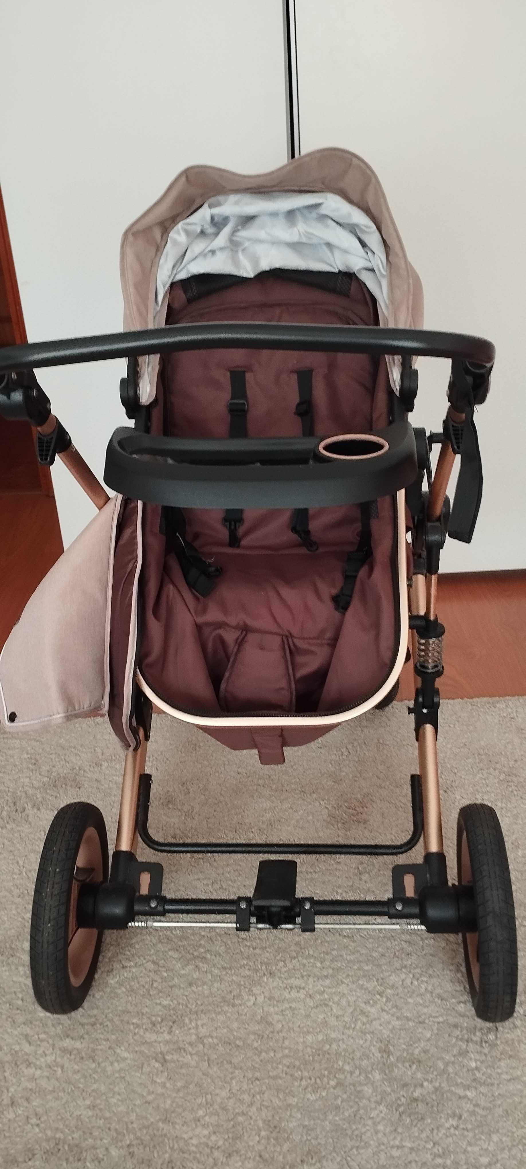 Carrinho de passeio que transforma em alcofa