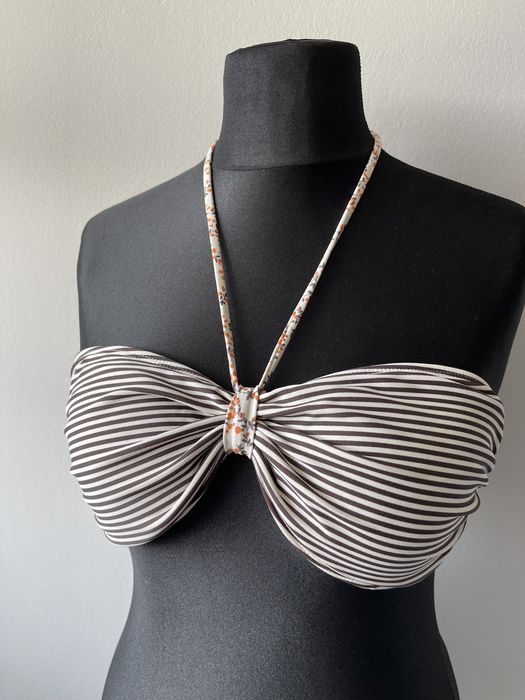 Góra stroju kąpielowego, brak zapięcia