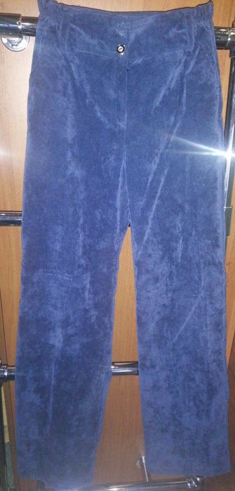 Віддам шкільну форму на дівчинку за шоколадку