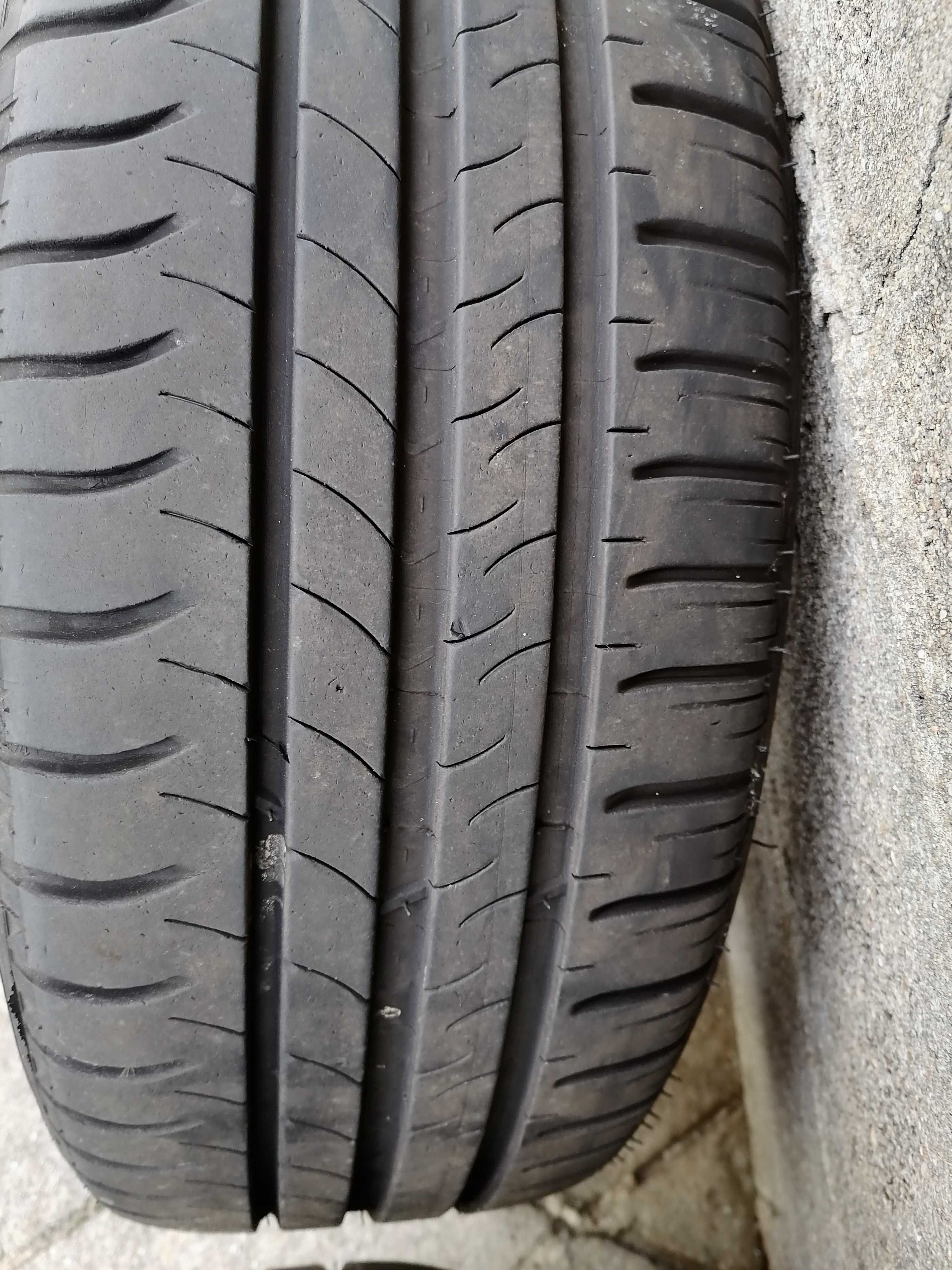 4 Pneus 205 60 R16 2 Continental ecocontact 6 Michelin energy