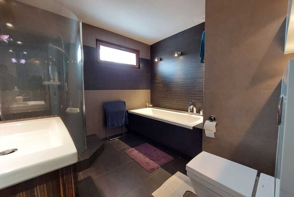 Ekskluzywny dwupoziomowy apartament z dwoma tarasami i garażem