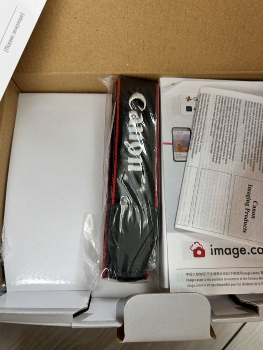 Продам canon 2000d новий