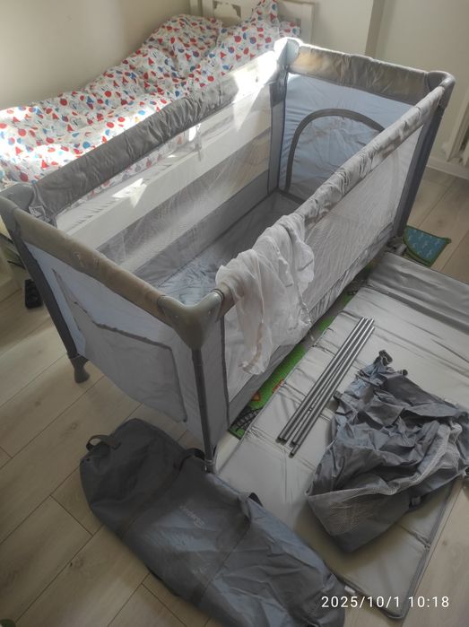 Łóżeczko turystyczne dwupoziomowe + materac. Kinderkraft
