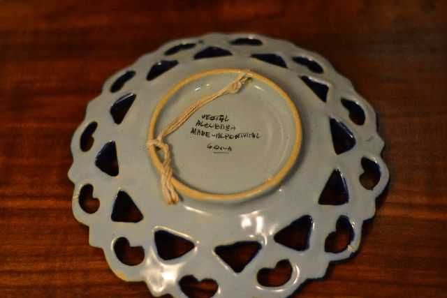 Prato rendilhado de pendurar marca Vestal, Alcobaça.