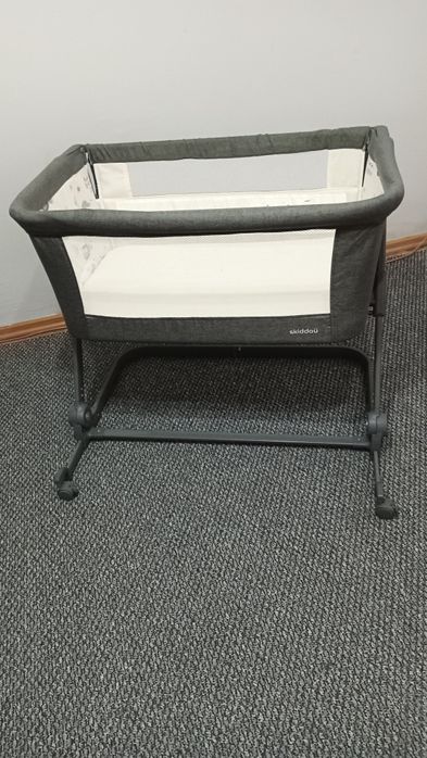 Łóżeczko dostawka oraz fotelik samochodowy