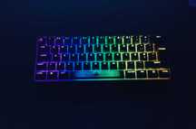 Teclado Corsair K65 MINI Compacto e Mecânico – Excelente Estado!