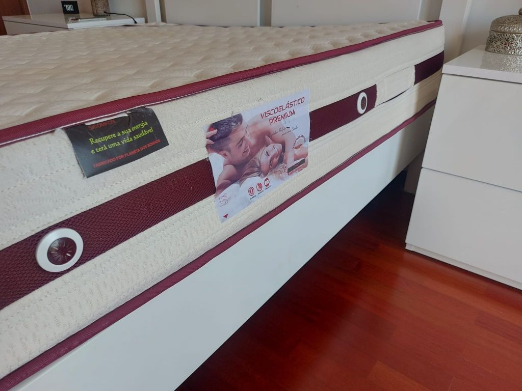 Cama de casal com colchão