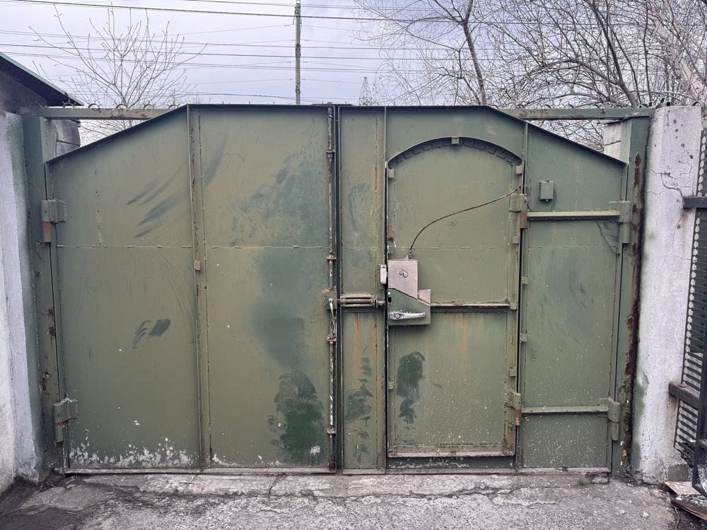 Продам Железные ворота с калиткой б/у