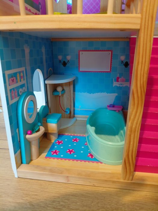 Drewniany domek barbie.