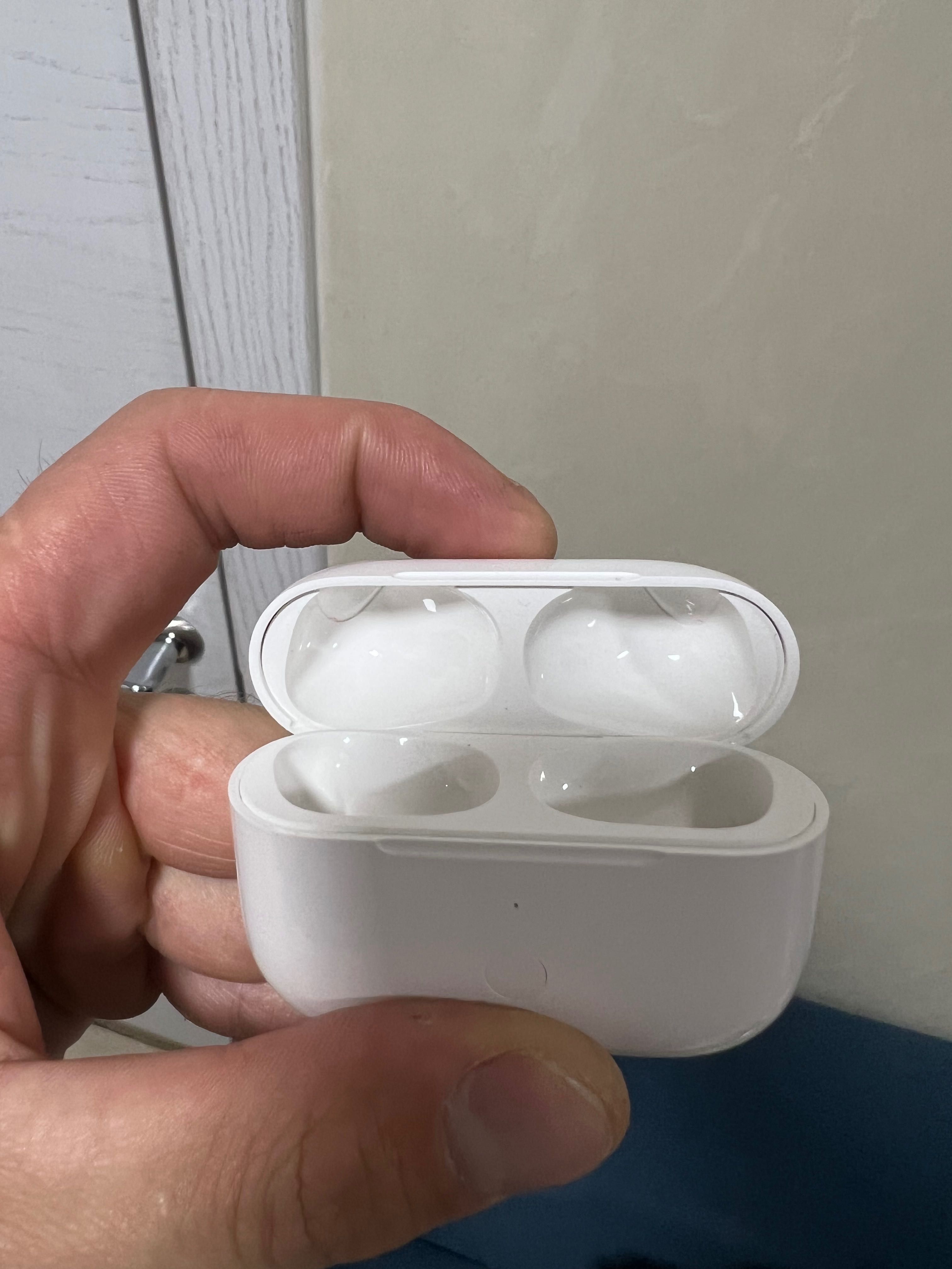 Зарядный кейс для AirPods Pro 1/2 — универсальный чехол-зарядка