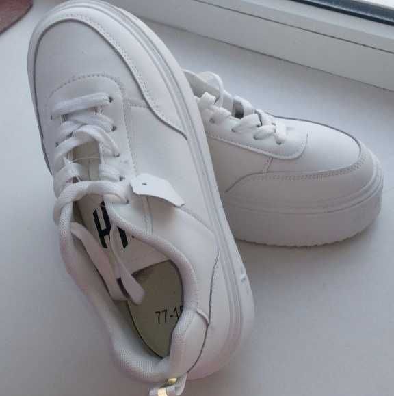 Кросівки білі шкіра