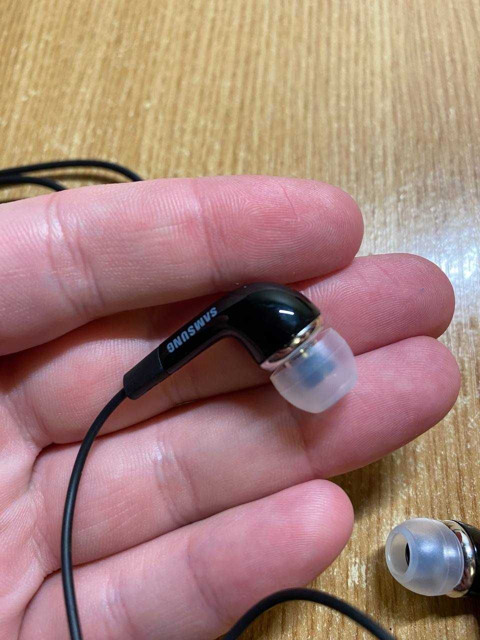 Продам Наушники Samsung GH59 Black