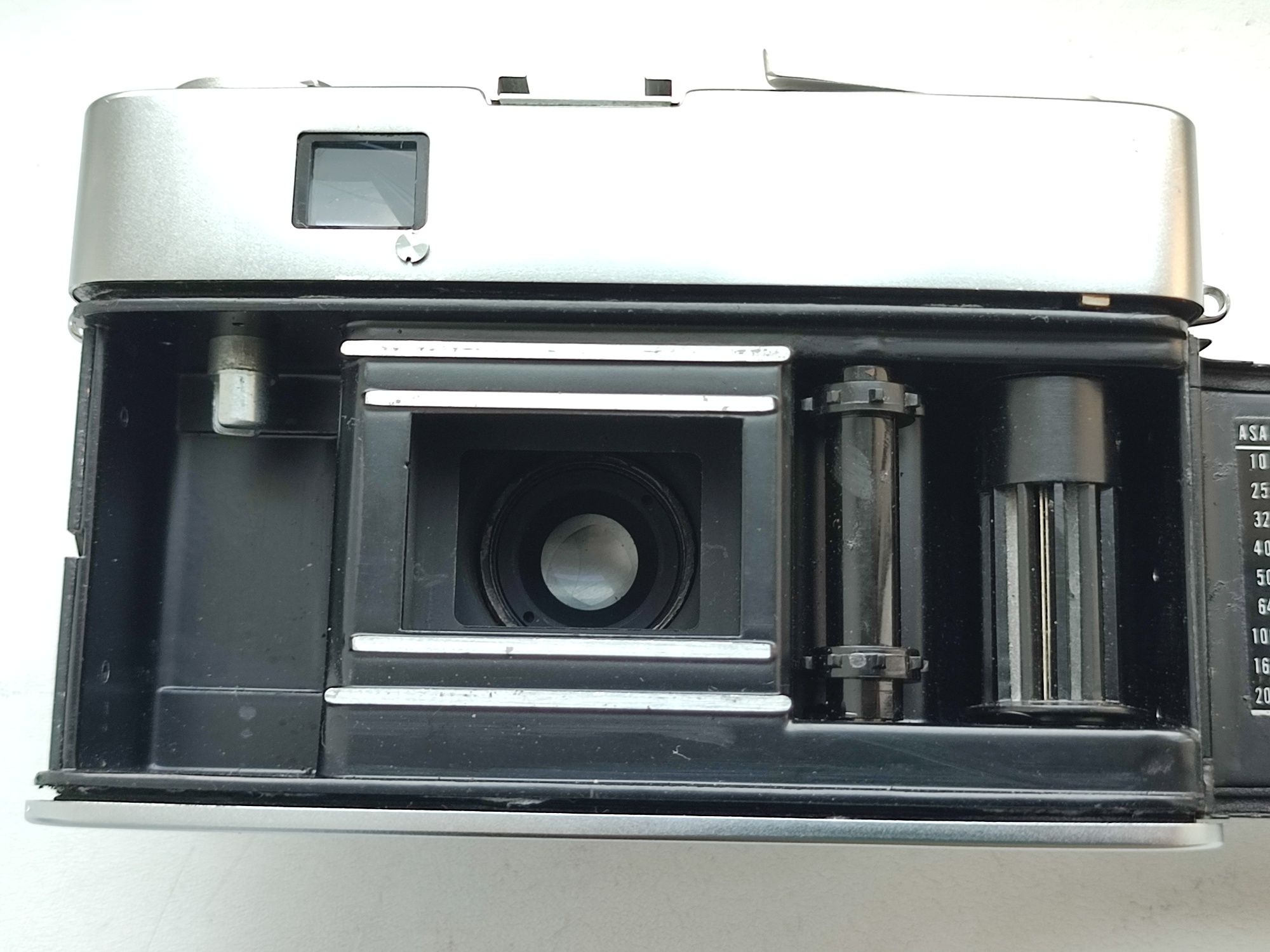 Konica EE Matic S, 40 мм 1:2,8 Konishiroku: вдосконалений далекомір