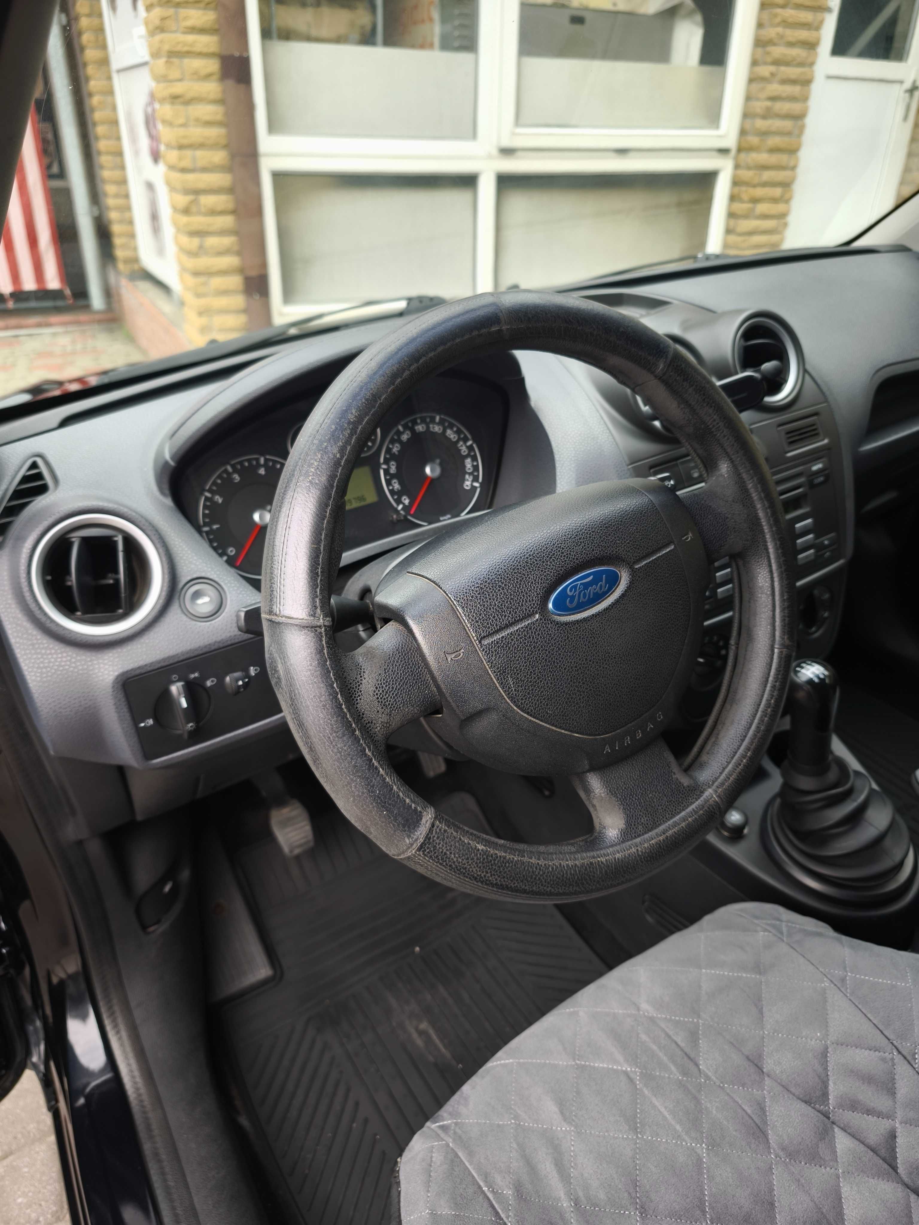 Продаю своє авто Ford fiesta 2006
