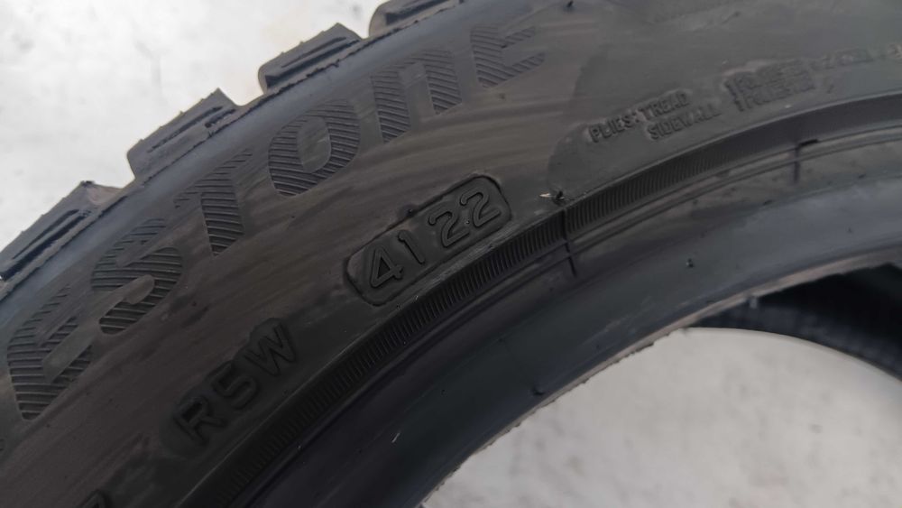 225/45/18 Bridgestone blizzak lm-32